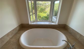 1886 St Louis Dr, Honolulu, HI 96816