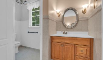 490 Arlington Ave S, Bayville, NJ 08721