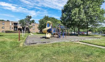 1 SILVERWOOD Cir 8, Annapolis, MD 21403