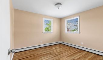 21 Reardon Dr, Middletown, RI 02842