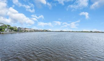 302 Deal Lake Dr 19, Asbury Park, NJ 07712