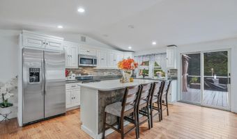 62 Bayside Ave, Amity Harbor, NY 11701