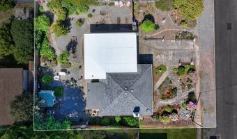 311 MAPLE St, Brookings, OR 97415