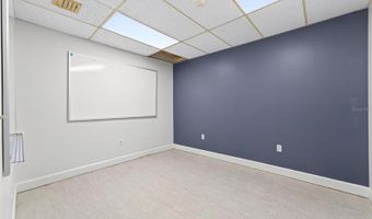 220 N WESTMONTE Dr B, Altamonte Springs, FL 32714