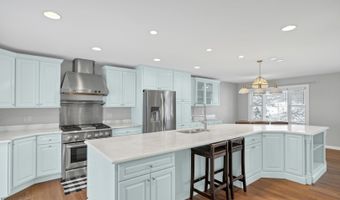 1405 Surrey Ln, Algonquin, IL 60102