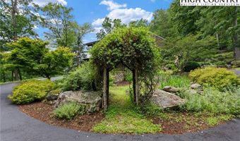 527 Red Tailed Hawk Rd, Banner Elk, NC 28604
