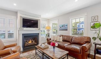 19 Summer St, Bristol, RI 02809