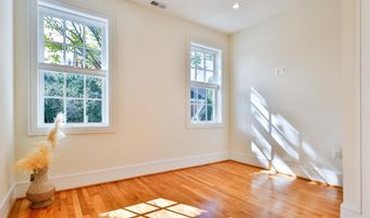 221 S ALFRED St 3A, Alexandria, VA 22314