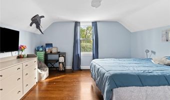 25 Woodbine St, East Providence, RI 02915