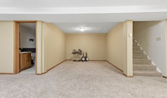 1607 S 6th St, Aberdeen, SD 57401