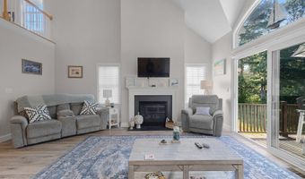5 Sea Knoll Ct, Bourne, MA 02532