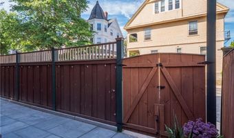 17 Lincoln St, Newport, RI 02840