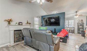 156 DOGWOOD GLEN Dr, Aragon, GA 30104