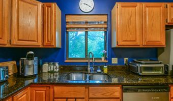 7673 Woodmere Dr 27, Athens, OH 45701