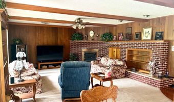 1203 Oak Ave, Aurora, MO 65605