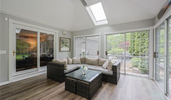 215 Adirondack Dr, East Greenwich, RI 02818