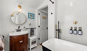 210 N BEACH Ave, Beach Haven, NJ 08008
