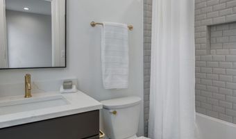 629 N LINCOLN St N, Arlington, VA 22201