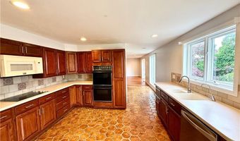 74 Plymouth Rd, East Providence, RI 02914