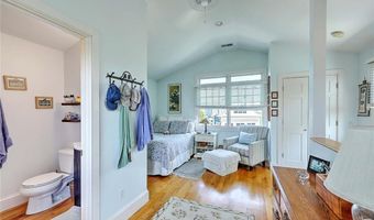 33 Withington Rd, Narragansett, RI 02882