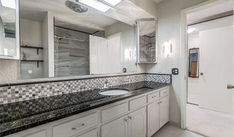 2105 N Alexander Ln, Bethany, OK 73008