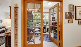 965 Golden Aspen Pl, Ashland, OR 97520
