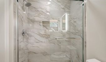 4006 JUSTINE Dr, Annandale, VA 22003