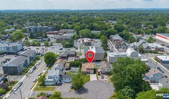 2 Violet Ct, Bergenfield, NJ 07621