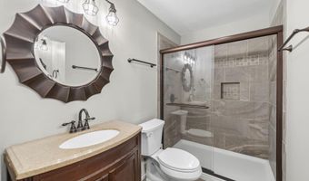 2327 Donald St, Ames, IA 50014