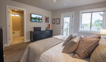 909 NW Delaware Ave, Bend, OR 97703