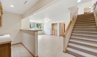 2402 Suncrest Dr, Ames, IA 50014