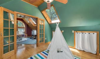 82 Pilgrim Dr, Bedford, NH 03110