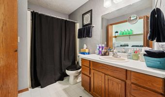 1670 W ROSELAWN Dr, Appleton, WI 54914