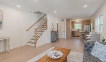 57 GARDEN Dr, Alexandria, VA 22304