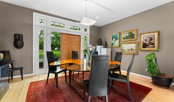 2529 Thornapple Dr, Ann Arbor, MI 48103