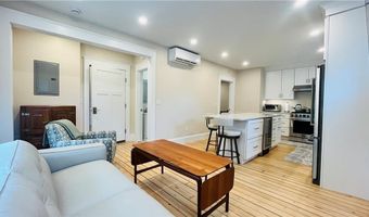 35 Memorial Blvd 1, Newport, RI 02840