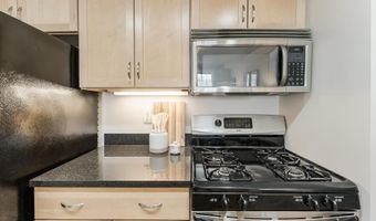 231 N THOMAS St 105, Arlington, VA 22203