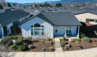 451 S Haskell St, Central Point, OR 97502