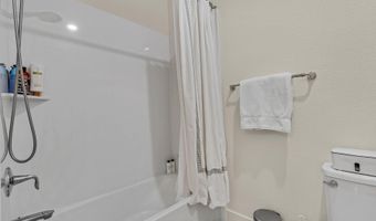 2683 5th St, Alameda, CA 94501