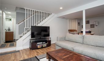 24 Southmayd St, Newport, RI 02840