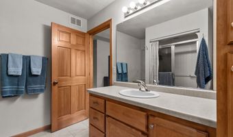 993 S CROCUS Ln, Appleton, WI 54914