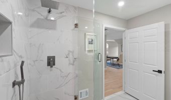 5190 BEDLINGTON Ter, Alexandria, VA 22304