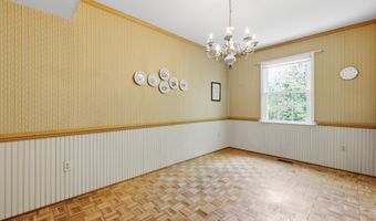 8350 GLASTONBURY Ct, Annandale, VA 22003