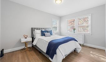 130 Deramo Pl, Bridgeport, CT 06606