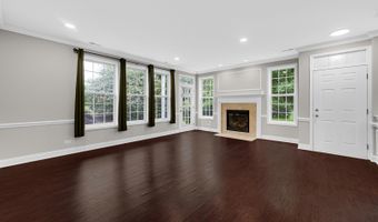 10 Millbrook Ct, Algonquin, IL 60102