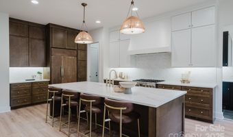 1807 Arnold Dr, Charlotte, NC 28205