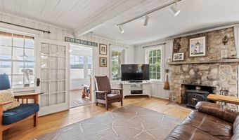 301 PRIDE FARM Rd, Falmouth, ME 04105