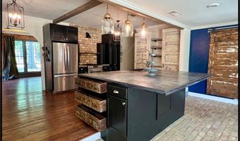 202 Bates St, Batesville, MS 38606