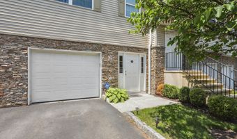 27 Riverview Ct 27, Brookfield, CT 06804