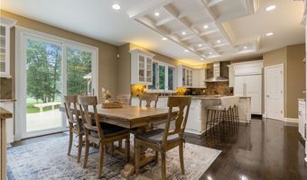 438 Club Dr, Aurora, OH 44202